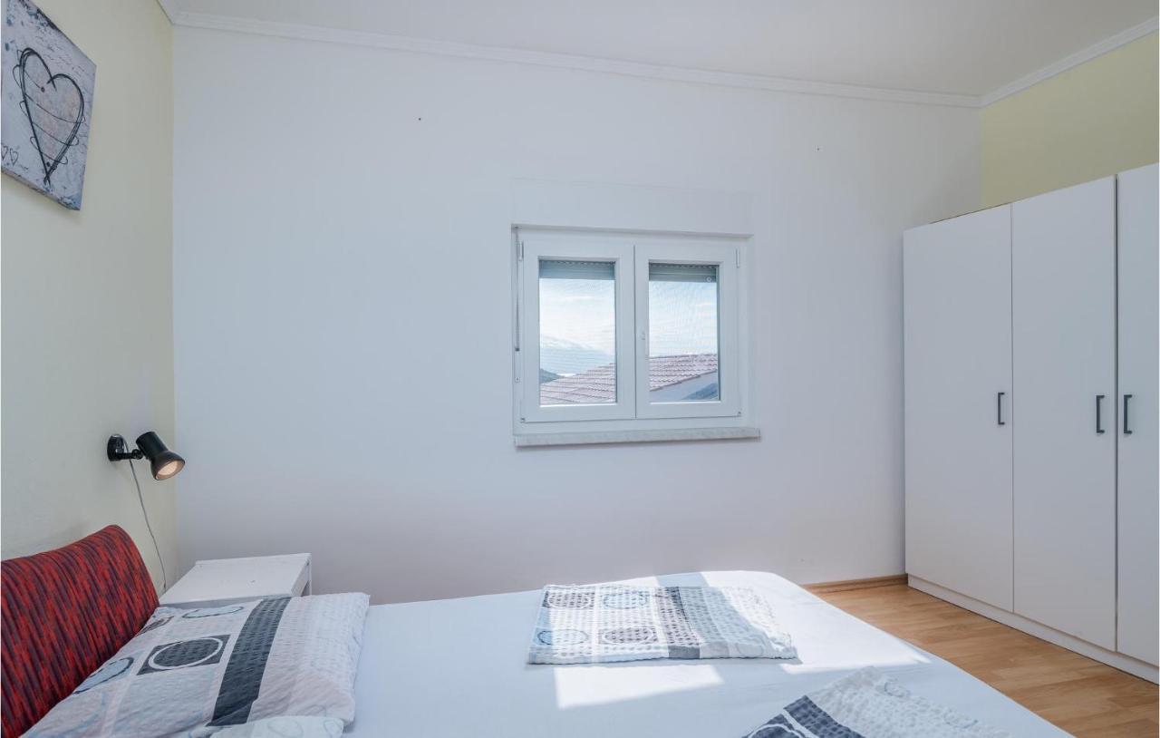 Nice Apartment In Stara Baska 1 With Wifi Екстер'єр фото