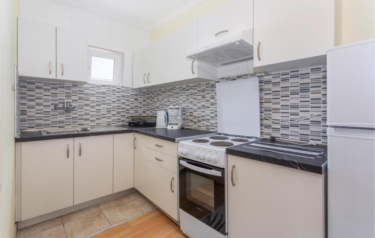 Nice Apartment In Stara Baska 1 With Wifi Екстер'єр фото
