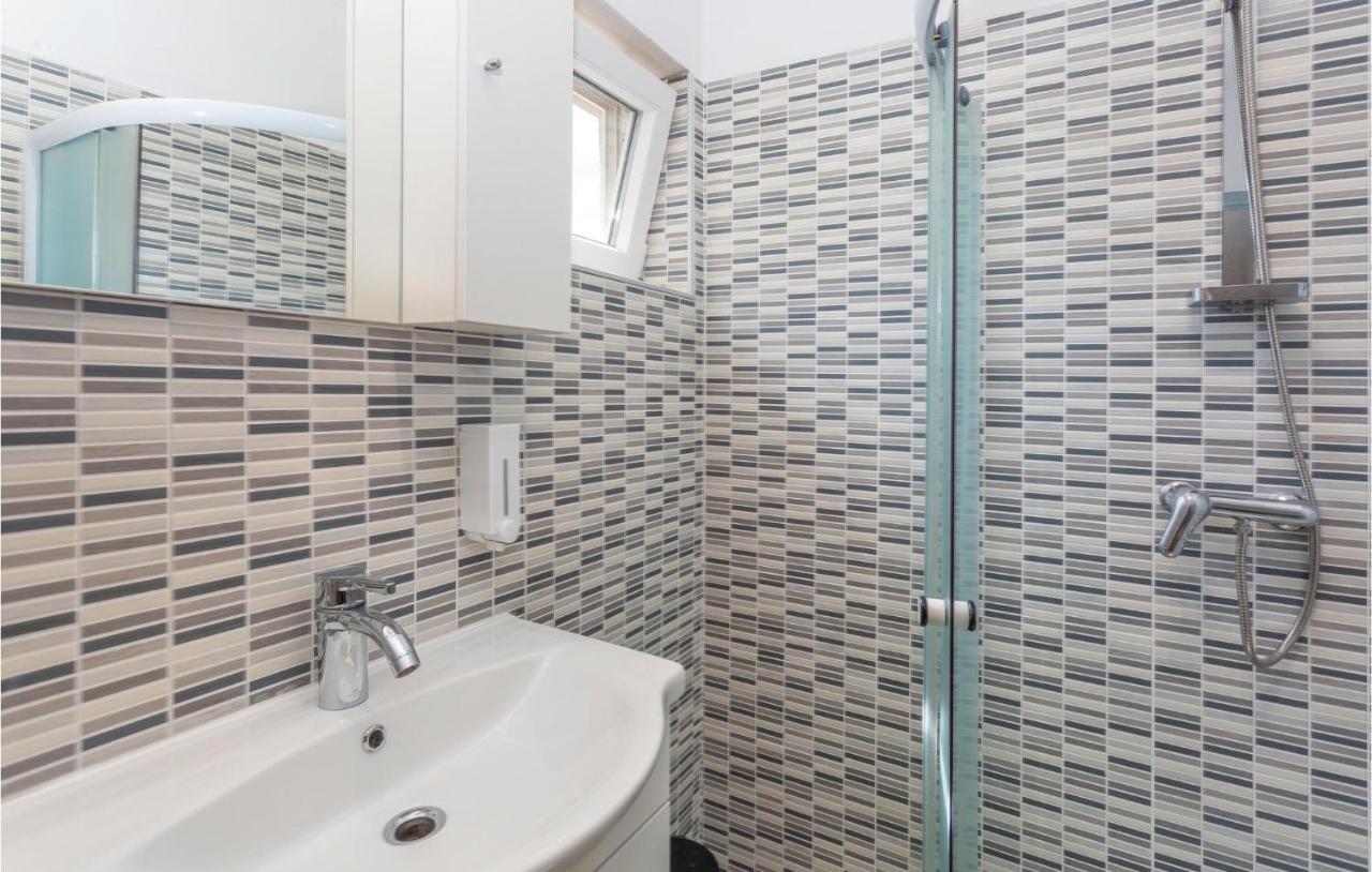 Nice Apartment In Stara Baska 1 With Wifi Екстер'єр фото